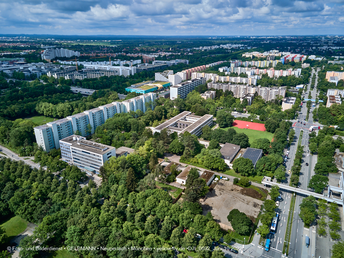 10.06.2022 - Luftbilder von der Baustelle Haus für Kinder in Neuperlach